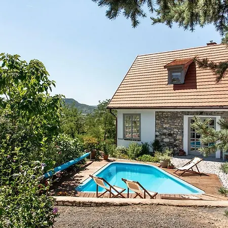 Kövirigó Családi Birtok *