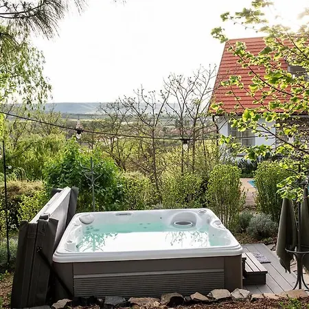 Villa Kövirigó Családi Birtok *