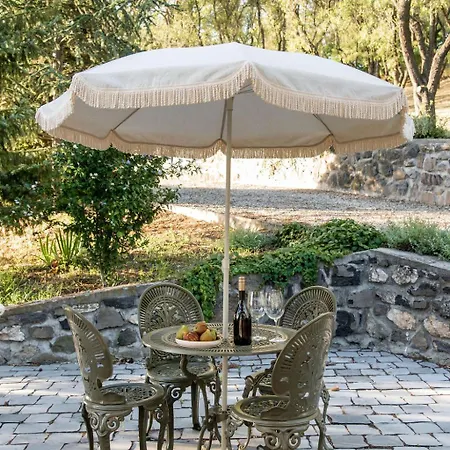 Kövirigó Családi Birtok Villa *