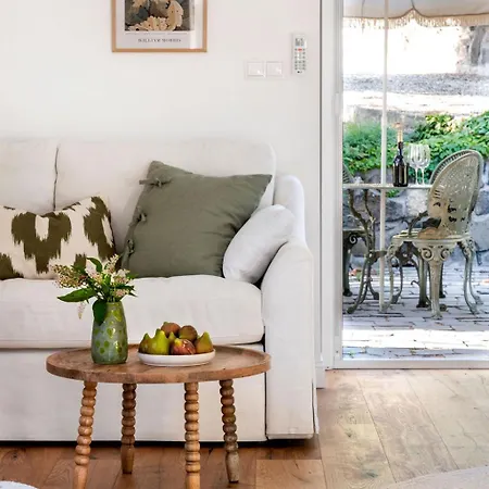 Kövirigó Családi Birtok *