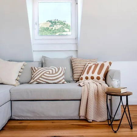 Kövirigó Családi Birtok Villa *