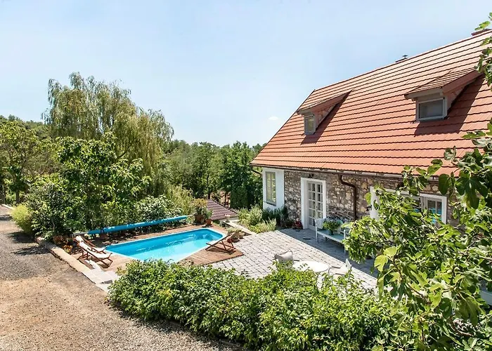 Koevirigo Csaladi Birtok Villa